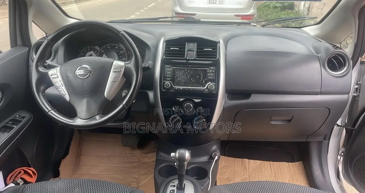 Nissan Versa 1.6 SV 2017 Silver