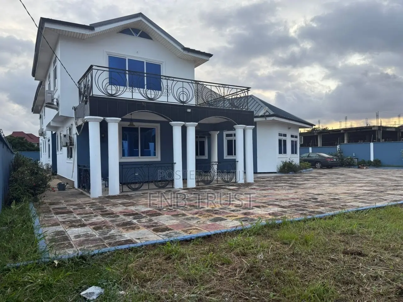 8bdrm Duplex in Haatso, Ga East Municipal for sale