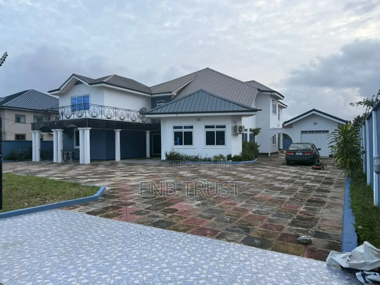 8bdrm Duplex in Haatso, Ga East Municipal for sale