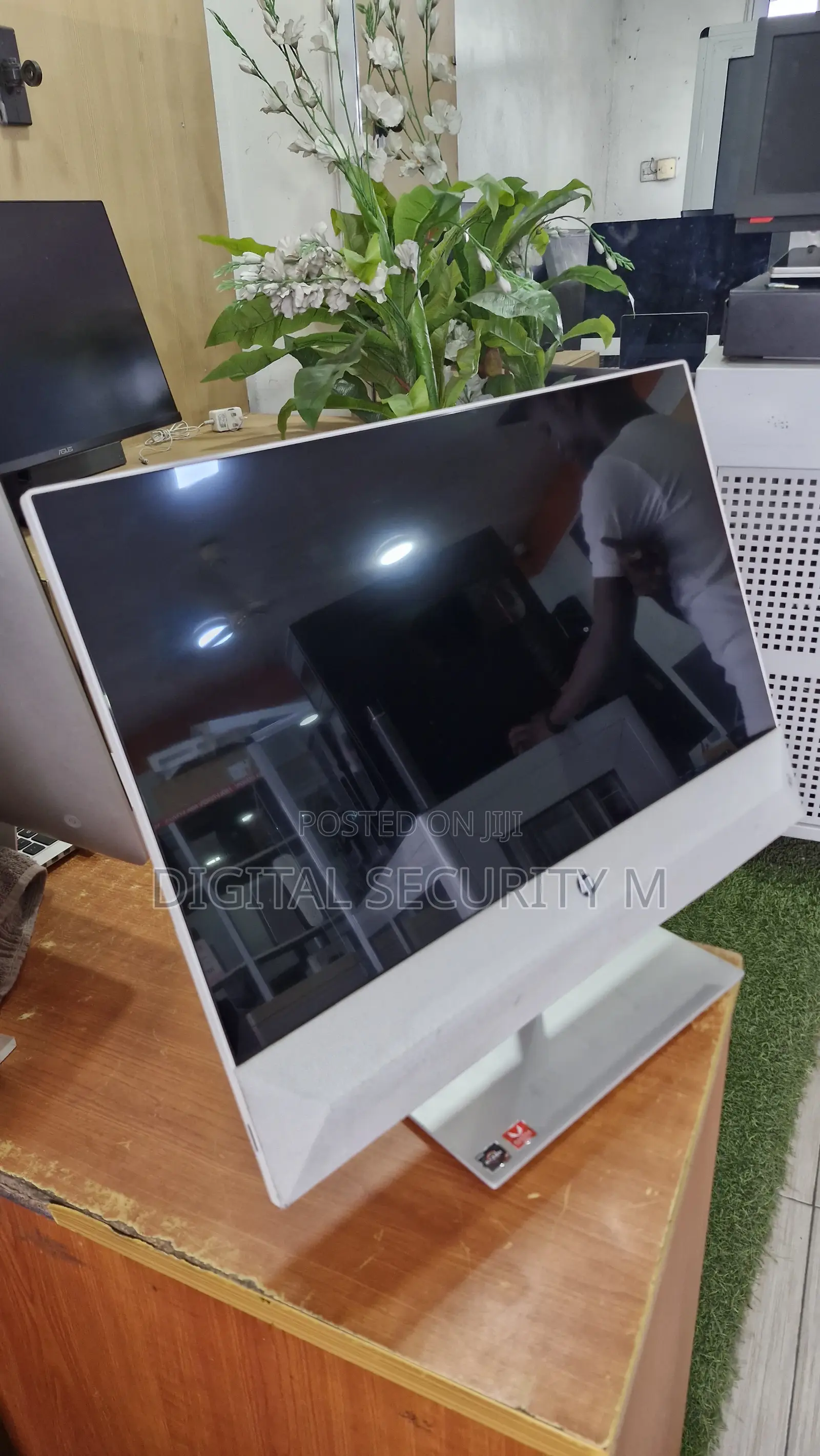Desktop Computer HP Pavilion 24 8GB AMD Ryzen SSD 256GB