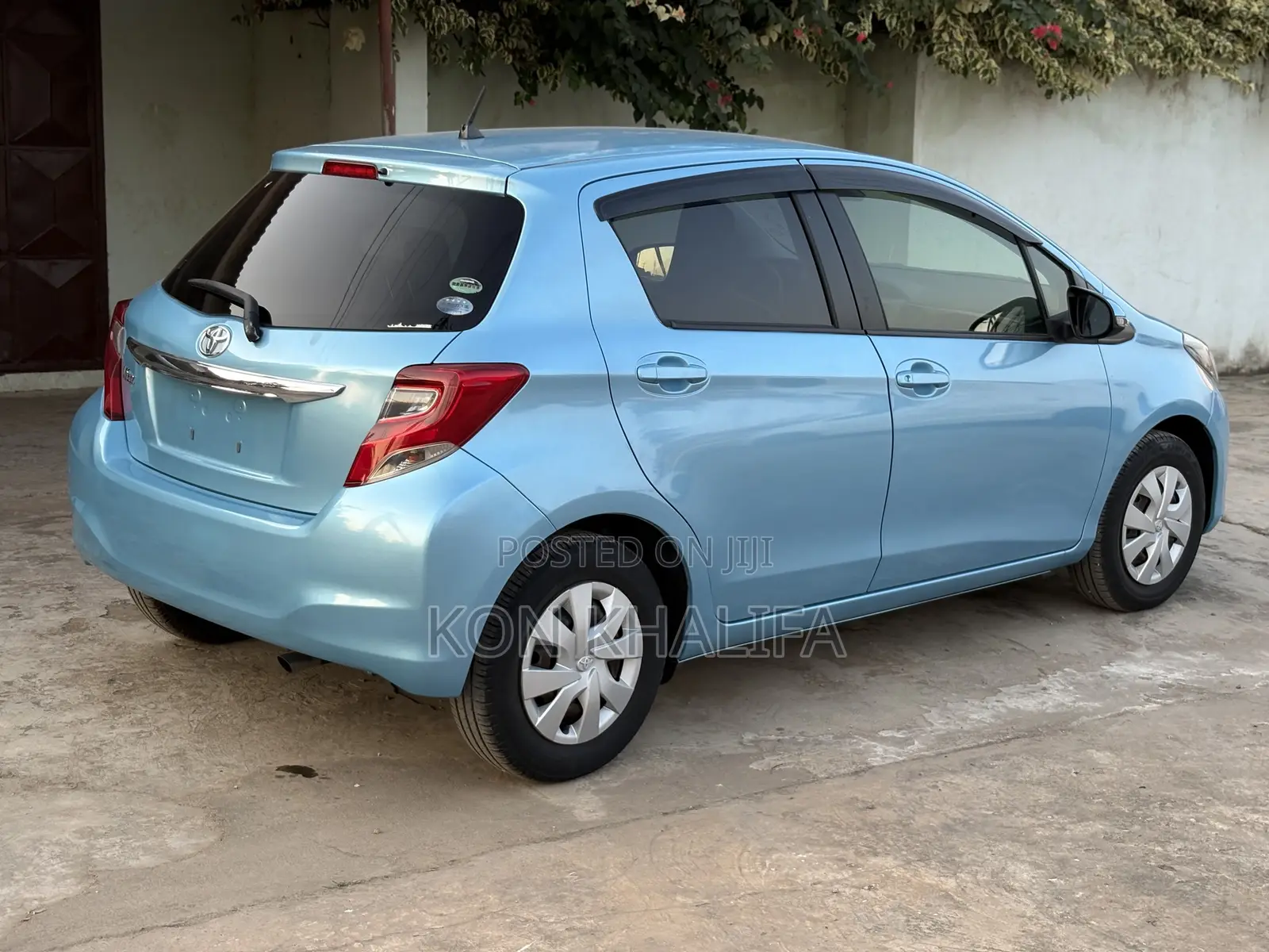 Toyota Vitz 1.3 FWD 5dr 2016 Blue
