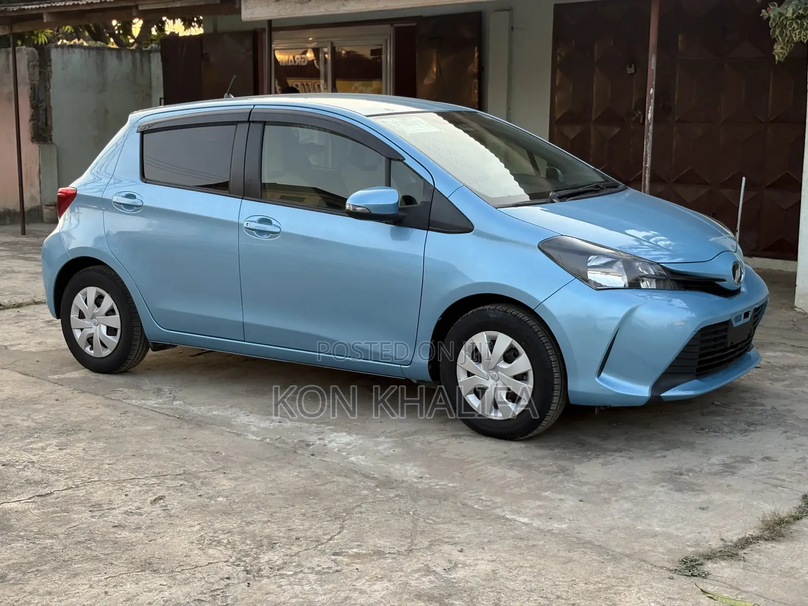Toyota Vitz 1.3 FWD 5dr 2016 Blue