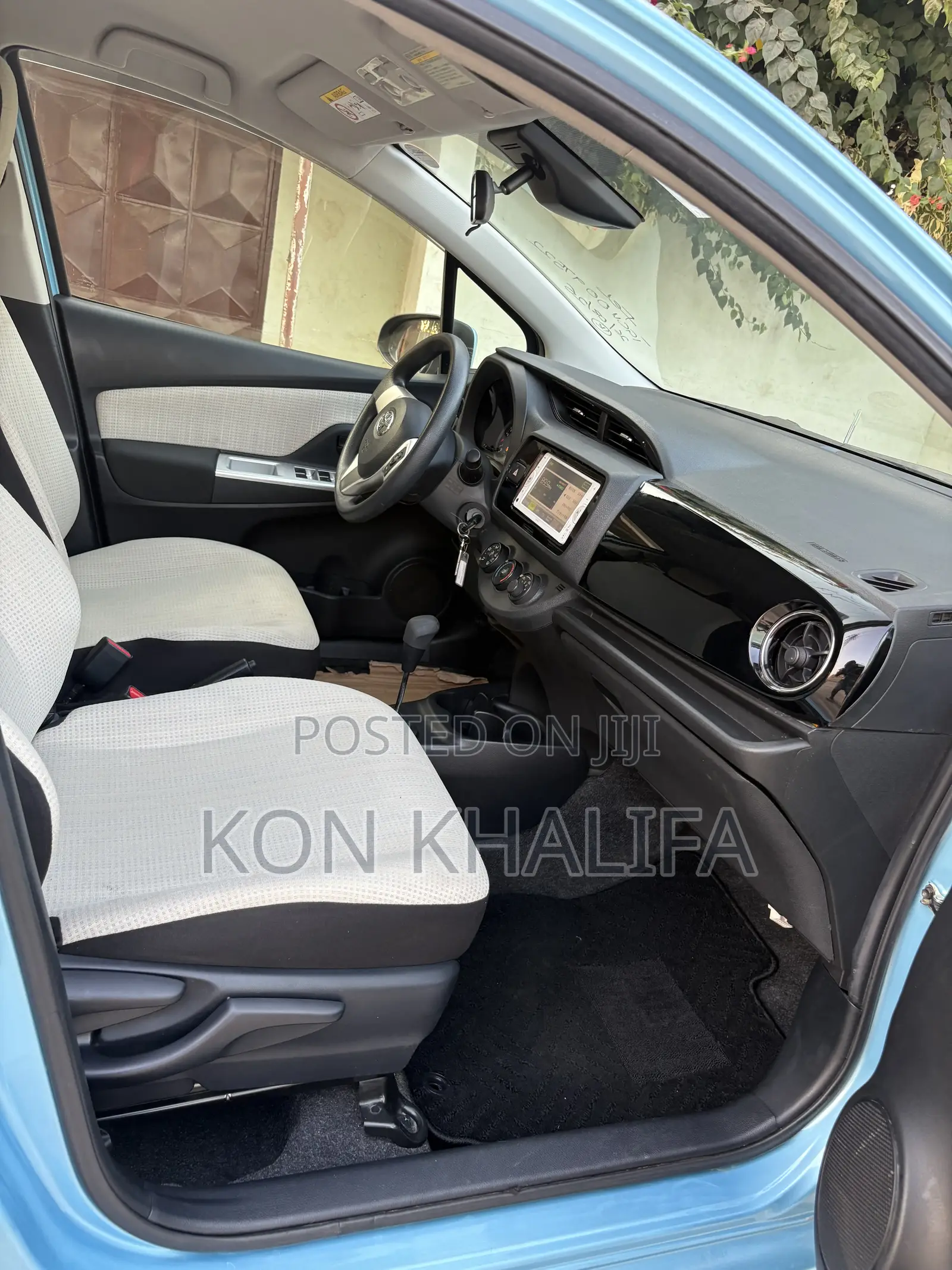 Toyota Vitz 1.3 FWD 5dr 2016 Blue