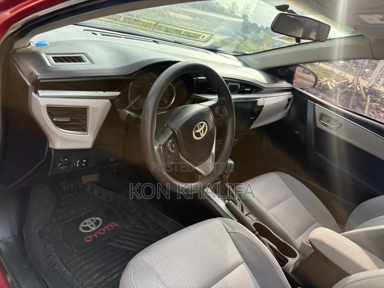 Toyota Corolla LE 4dr Sedan (1.8L 4cyl CVT) 2015 Red