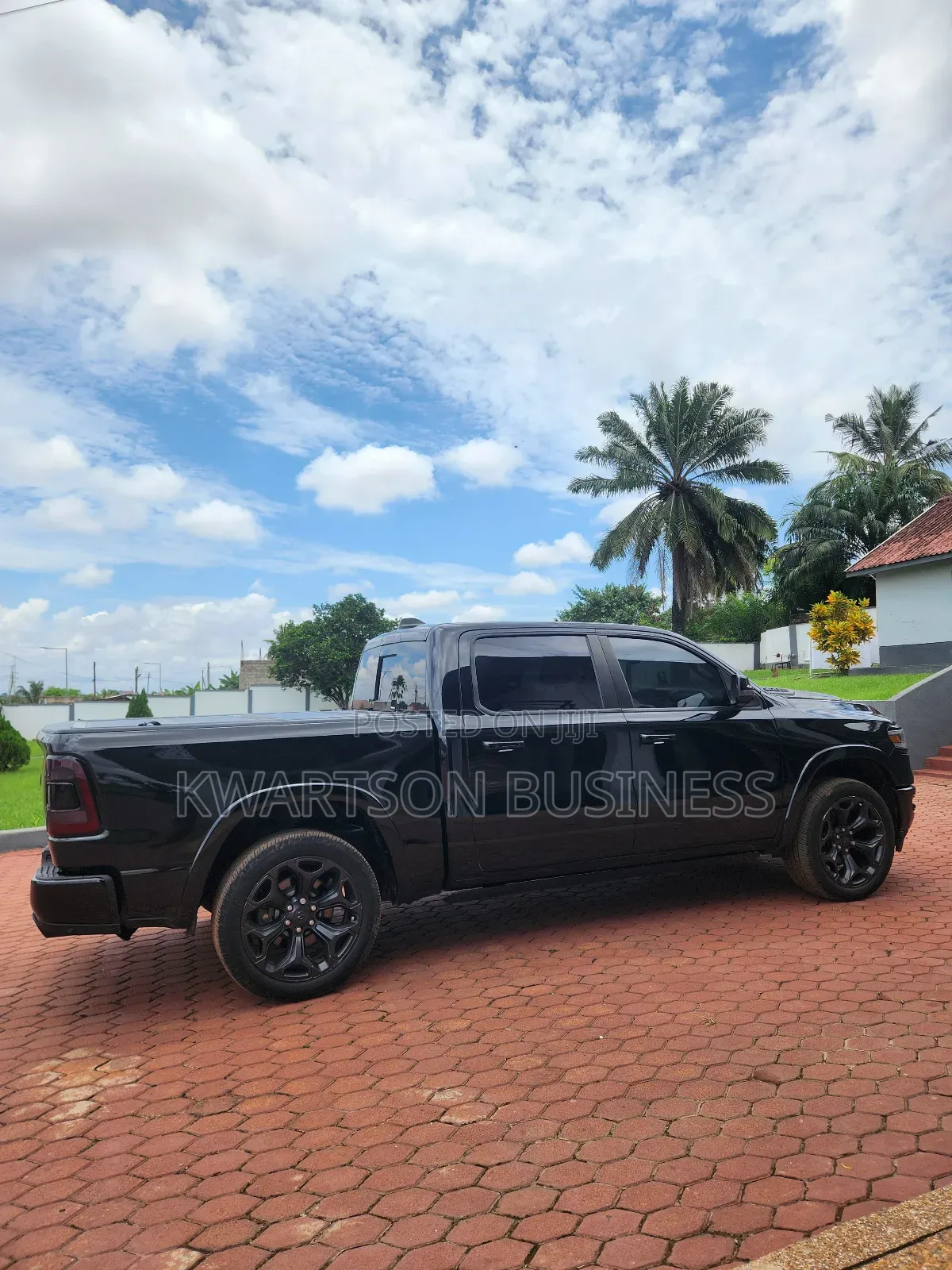 RAM 1500 2022 Black