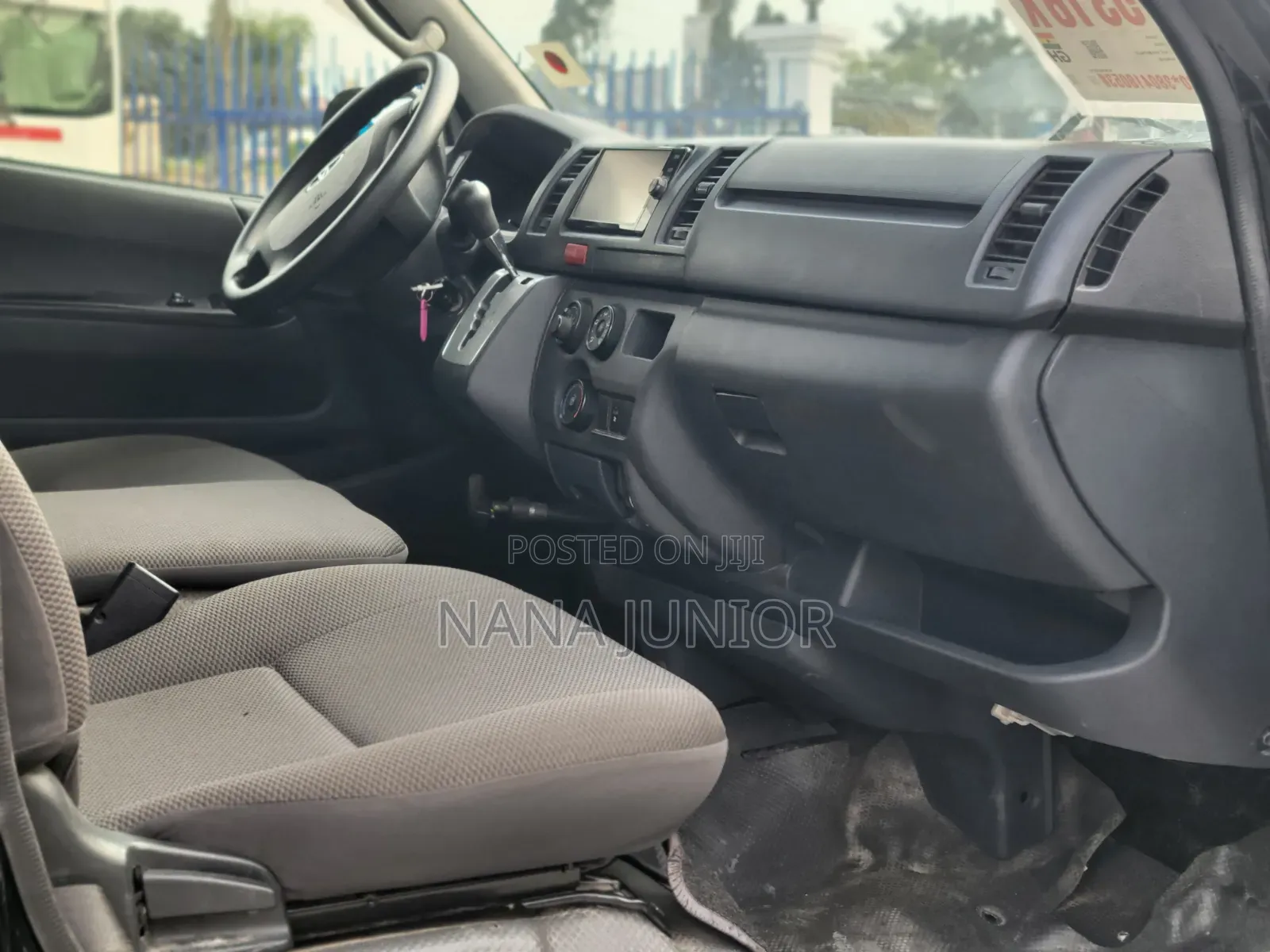 Toyota HiAce 2016 Black