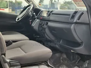 Toyota HiAce 2016 Black