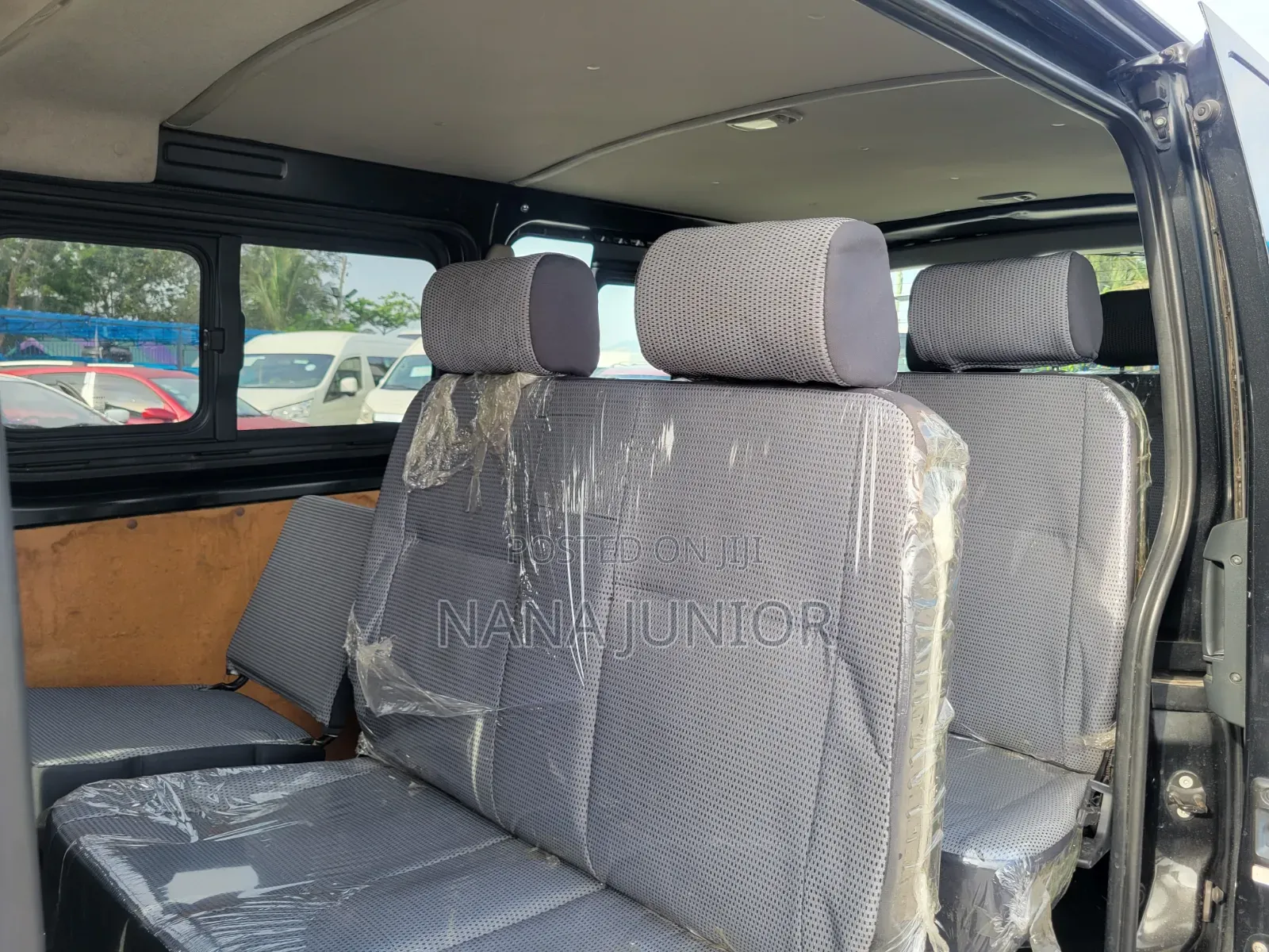 Toyota HiAce 2016 Black