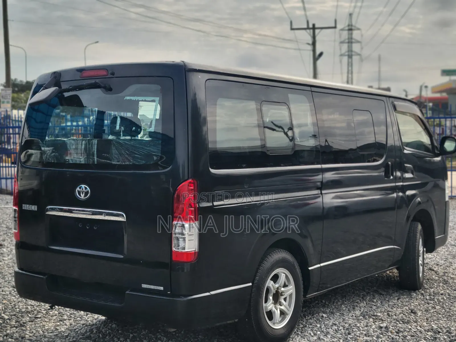 Toyota HiAce 2016 Black