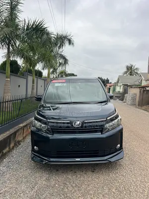 Toyota Voxy V 4WD 8-Seater 2015 Black
