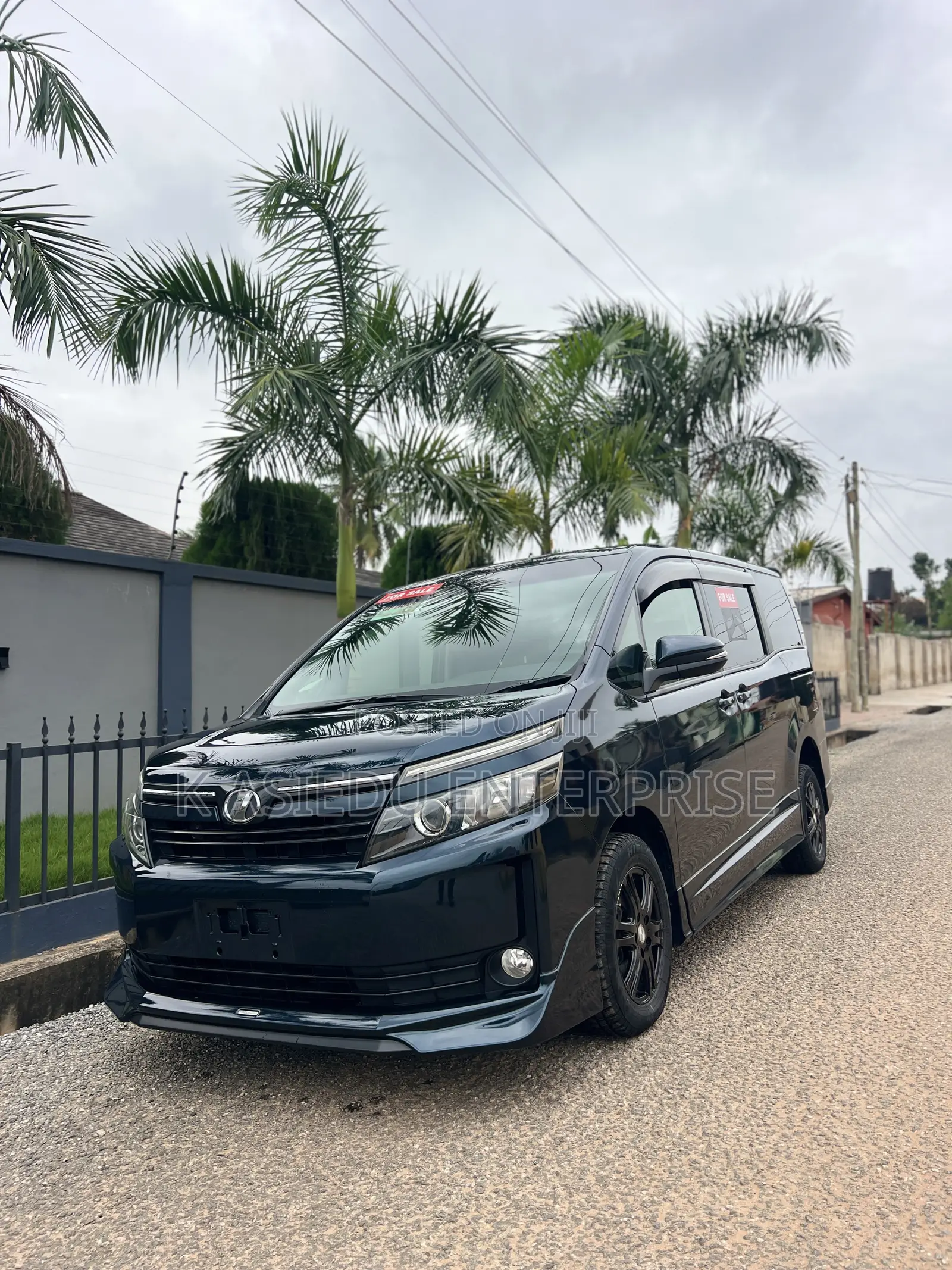 Toyota Voxy V 4WD 8-Seater 2015 Black