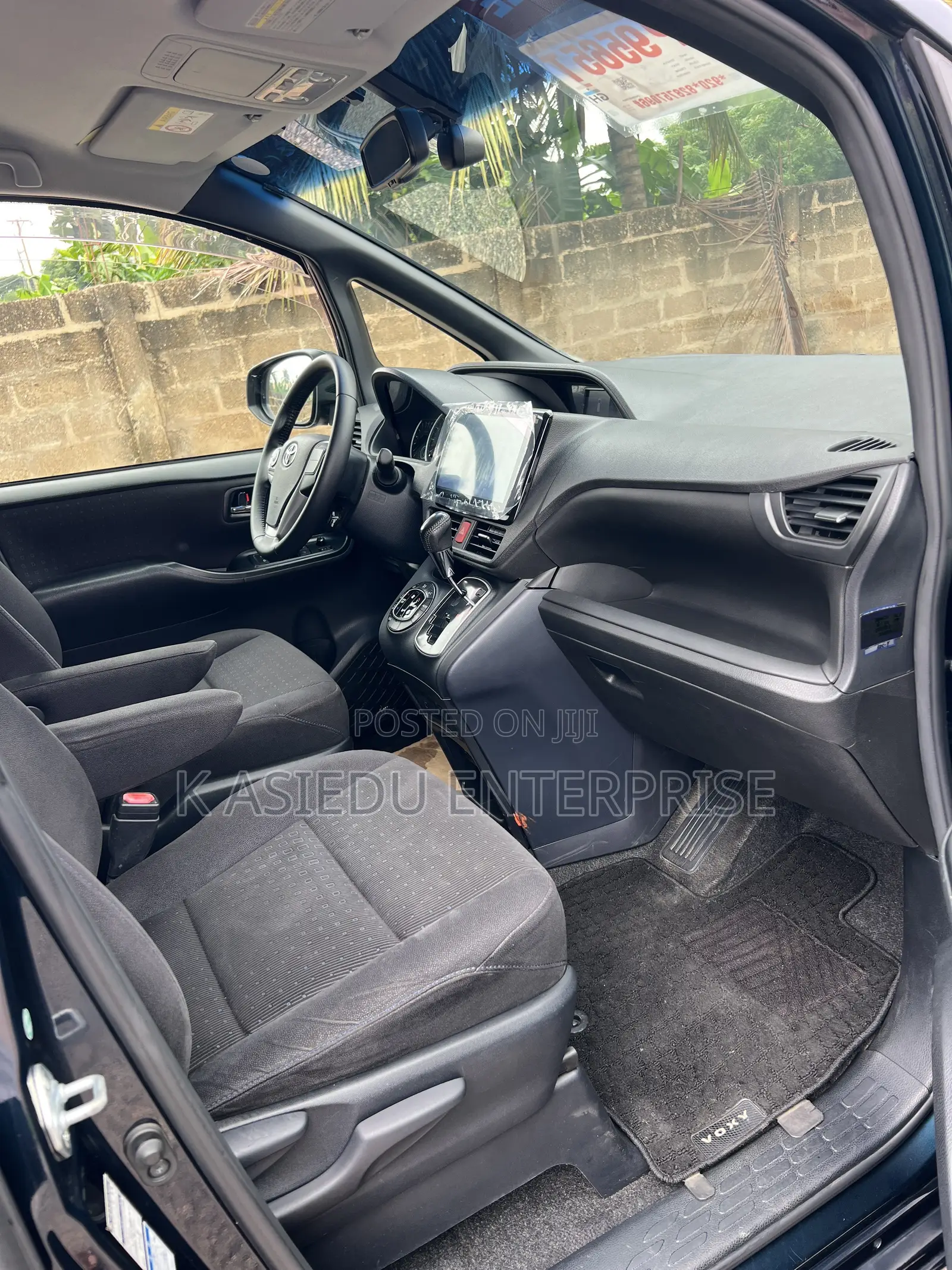Toyota Voxy V 4WD 8-Seater 2015 Black