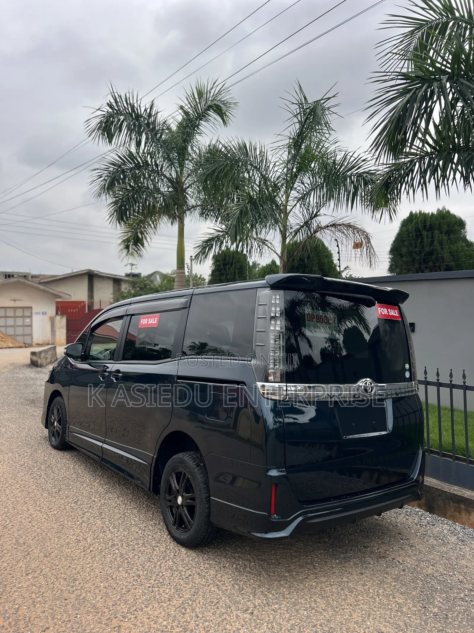 Toyota Voxy V 4WD 8-Seater 2015 Black