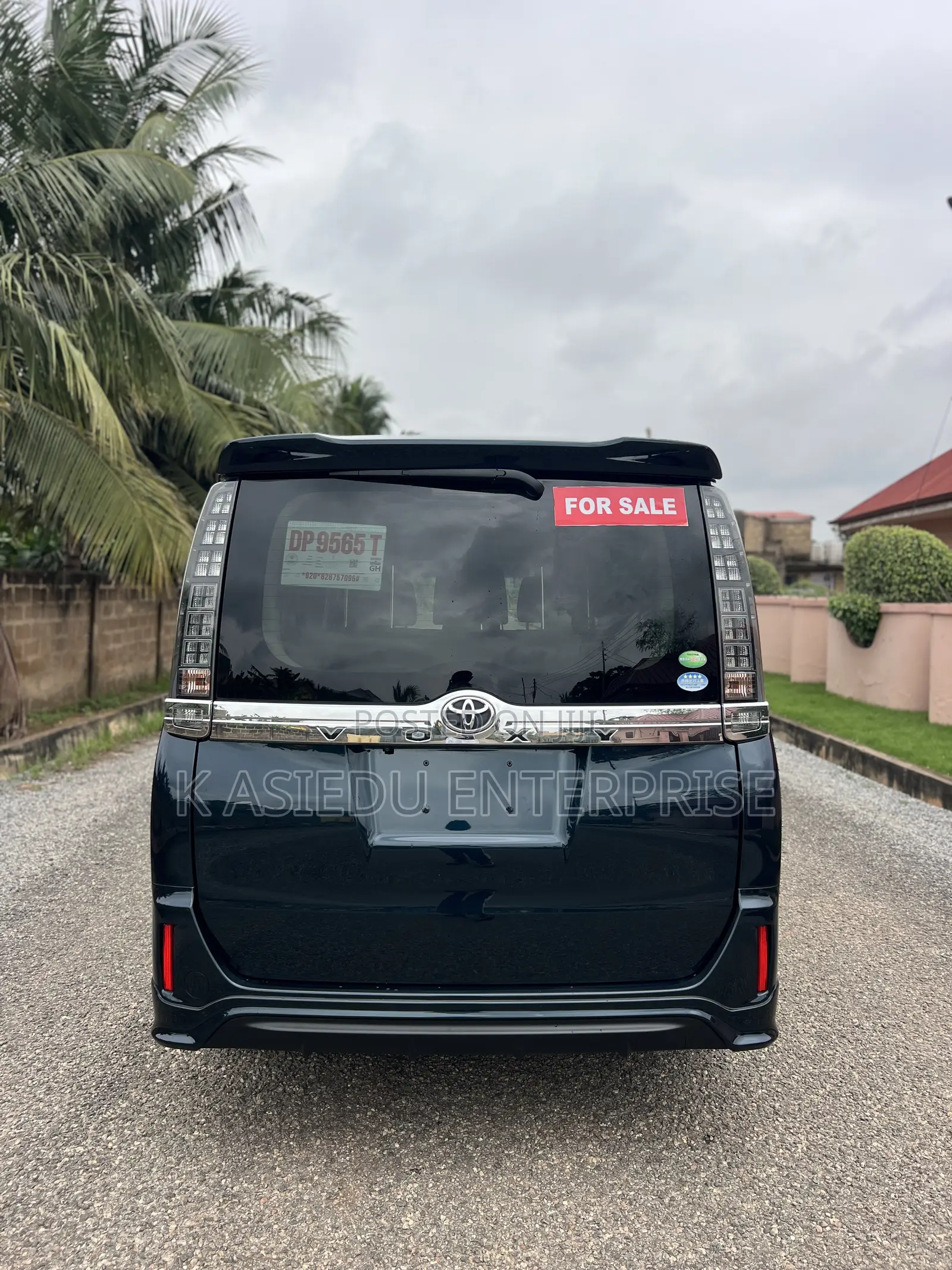 Toyota Voxy V 4WD 8-Seater 2015 Black