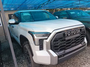 Toyota Tundra 2022 White