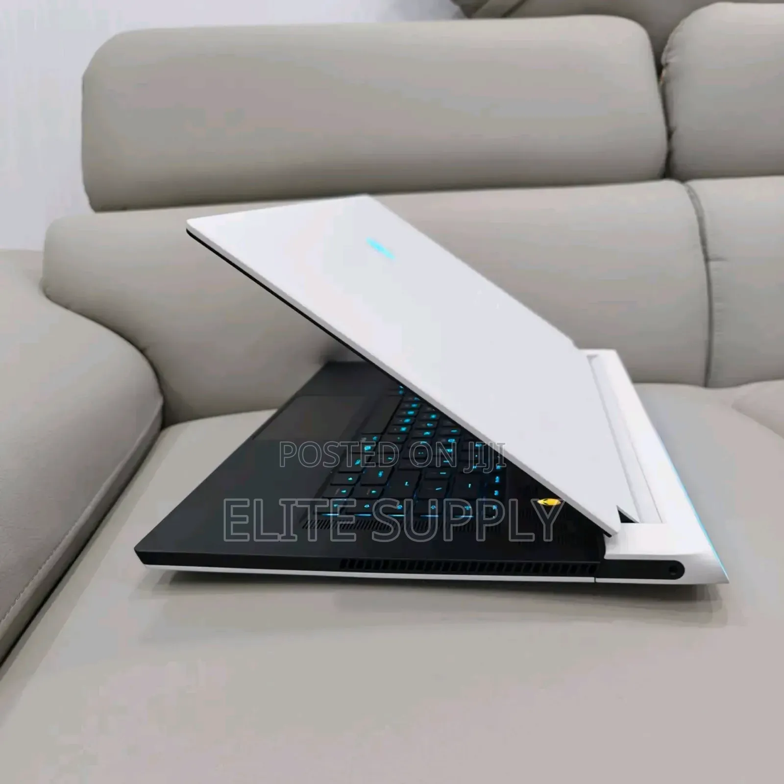 New Laptop Dell Allienware M18 R1 32GB Intel Core i7 SSD 1T