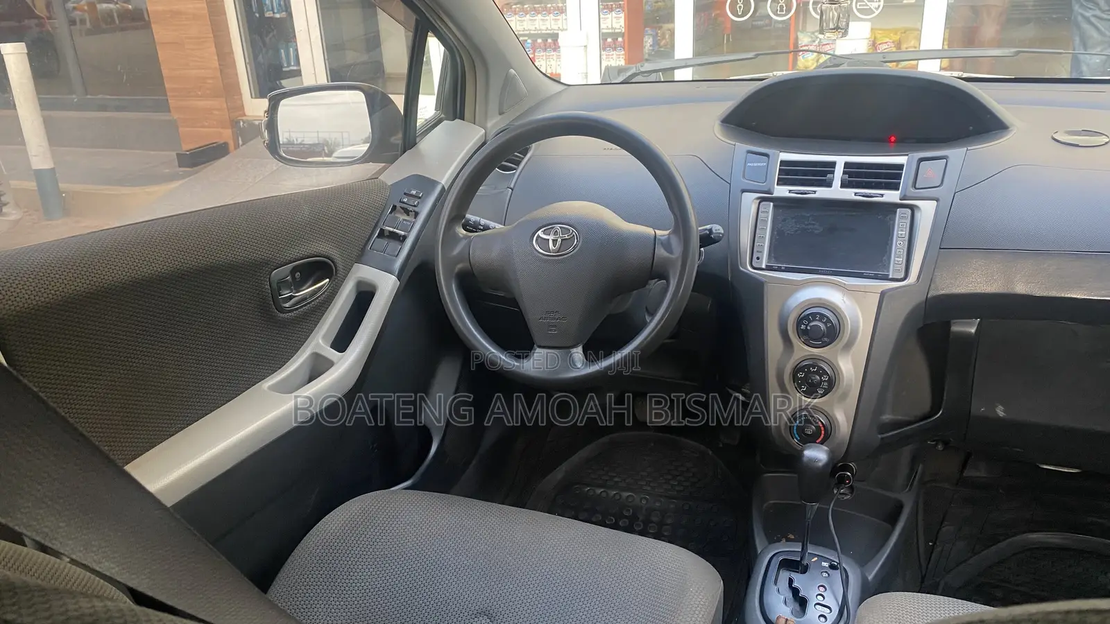 Toyota Vitz 2010 Silver