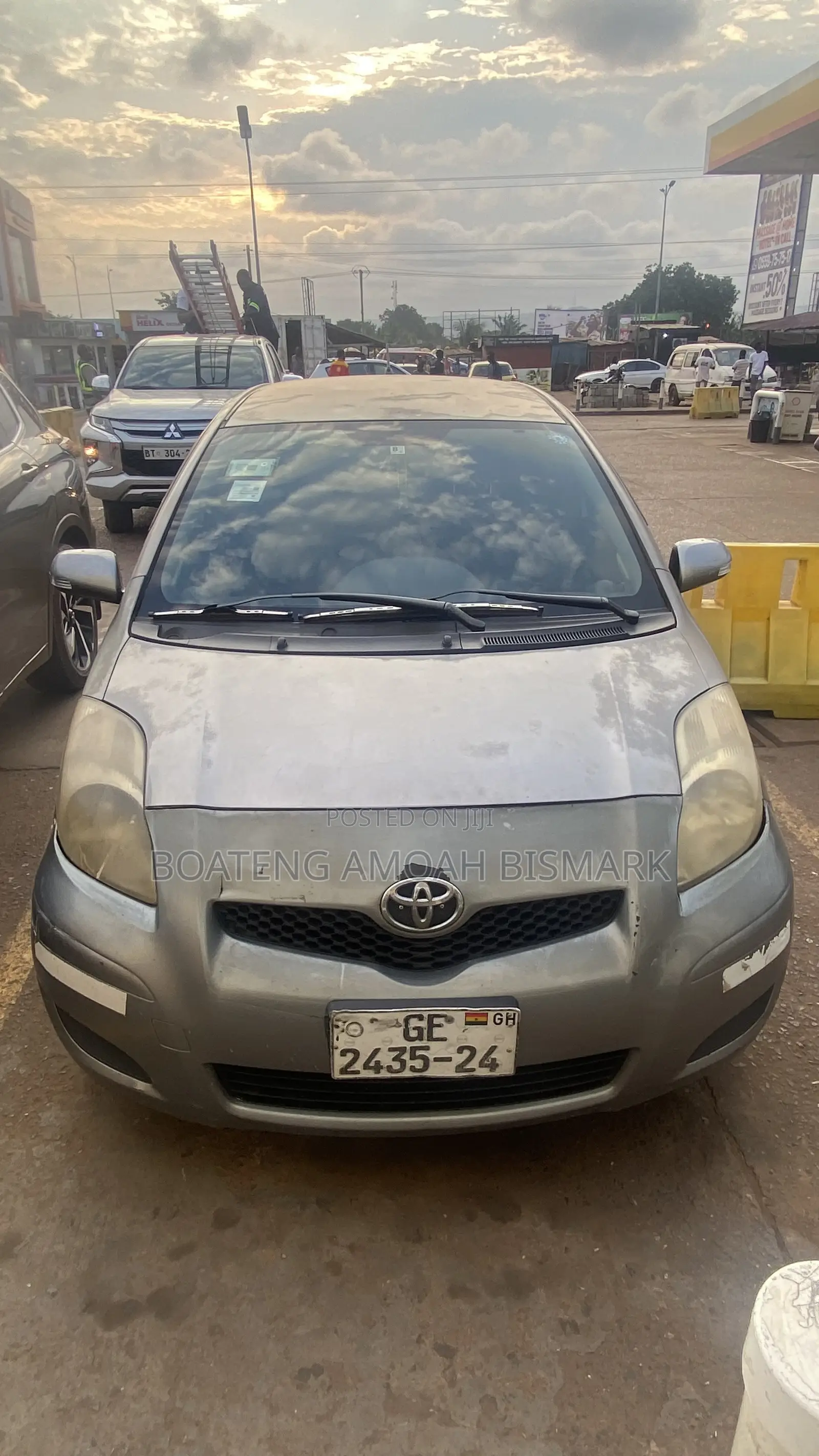 Toyota Vitz 2010 Silver