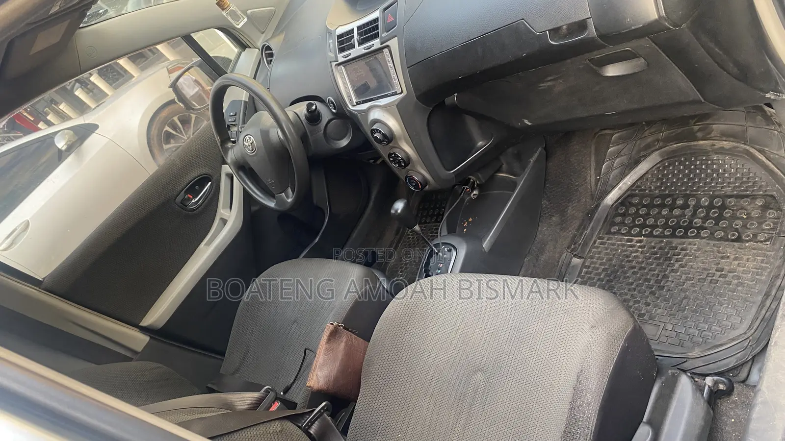 Toyota Vitz 2010 Silver