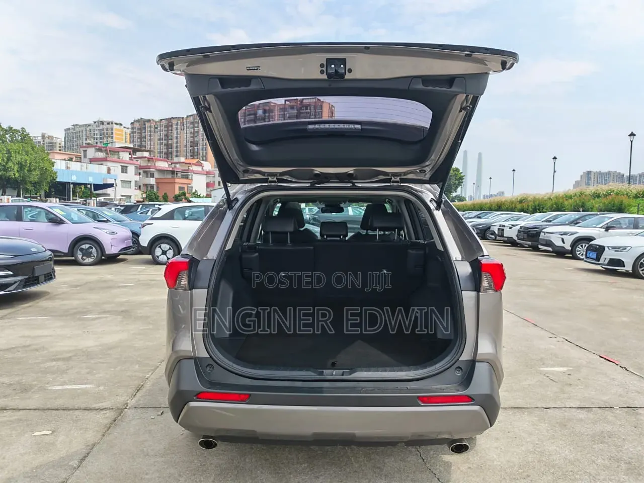 Toyota RAV4 XLE Premium 2021 Gray