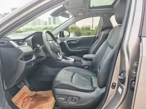 Toyota RAV4 XLE Premium 2021 Gray