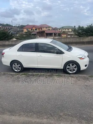 Toyota Yaris 2010 White