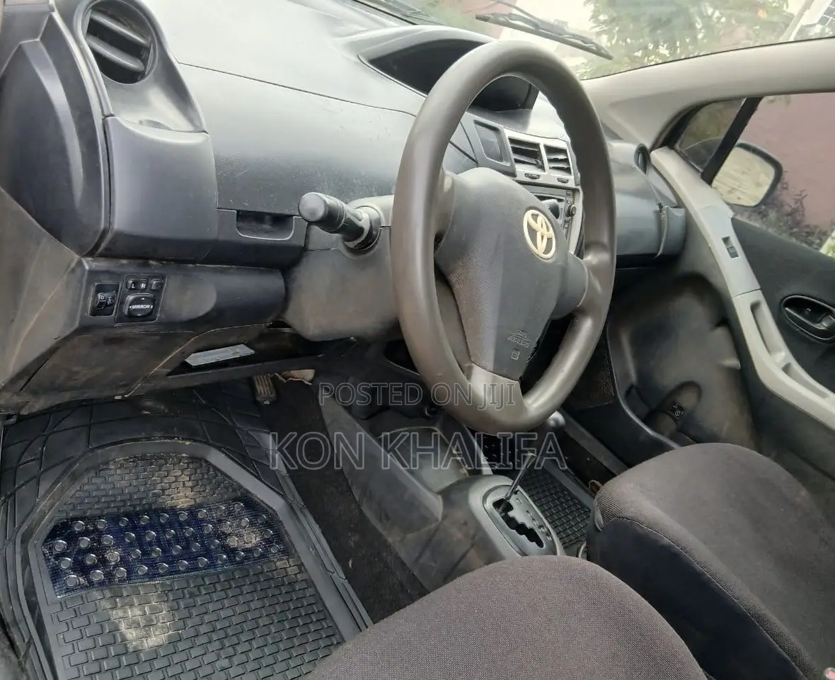 Toyota Vitz 1.0 FWD 5dr 2010 Black