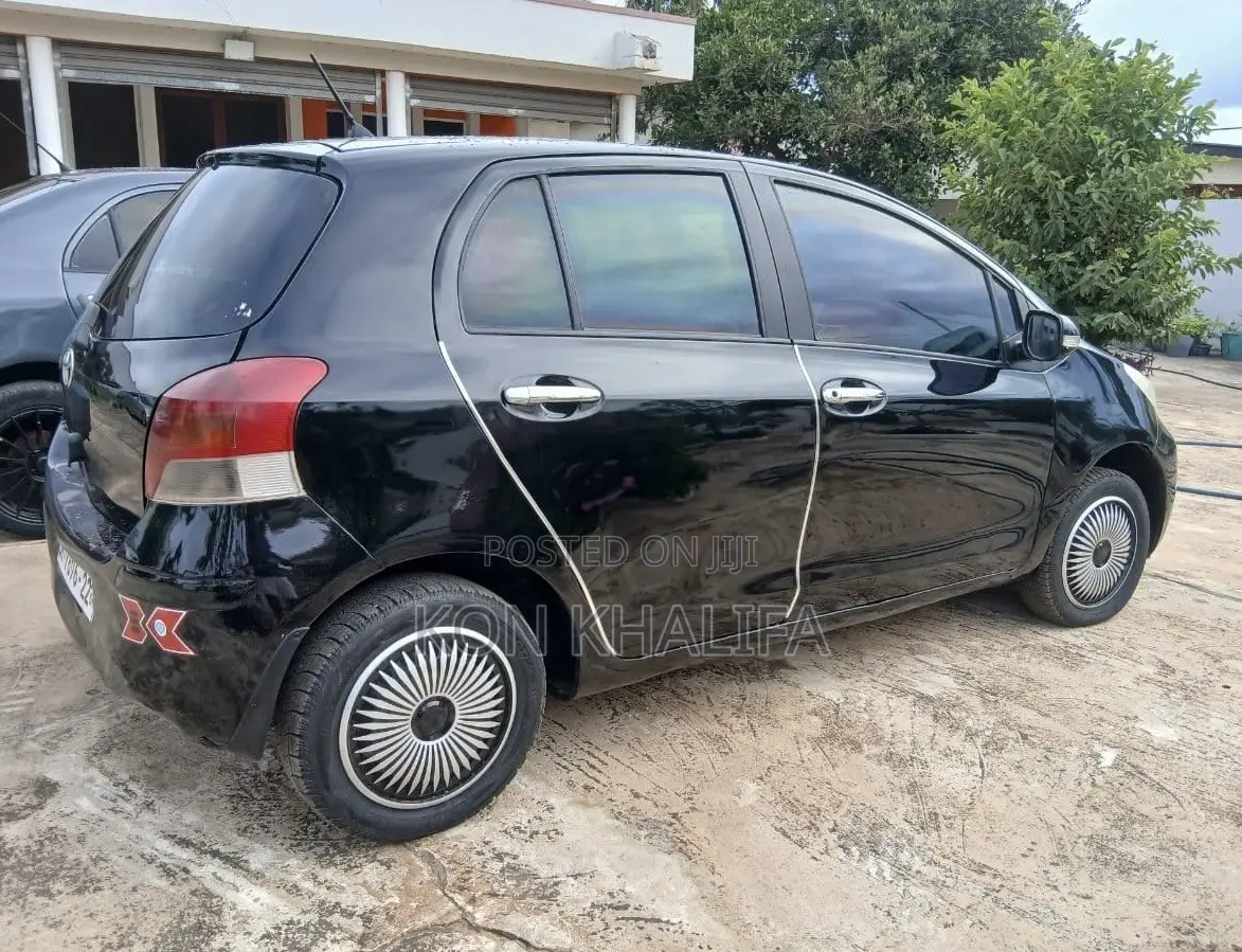 Toyota Vitz 1.0 FWD 5dr 2010 Black