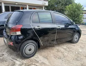Toyota Vitz 1.0 FWD 5dr 2010 Black