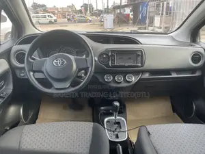 Toyota Yaris LE Hatchback 5dr 2015 Black