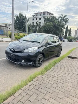 Toyota Vitz 1.3 FWD 5dr 2016 Black
