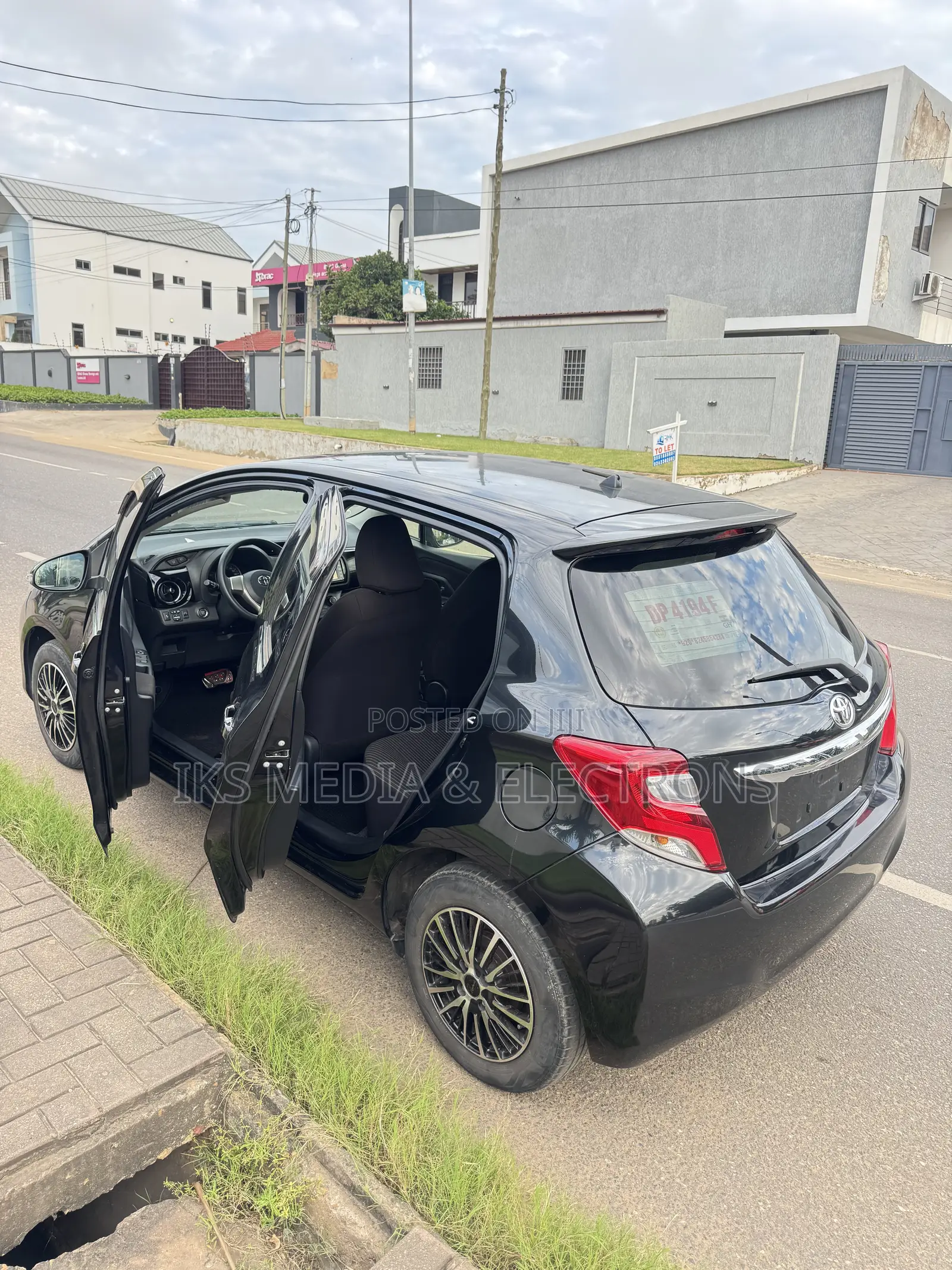 Toyota Vitz 1.3 FWD 5dr 2016 Black
