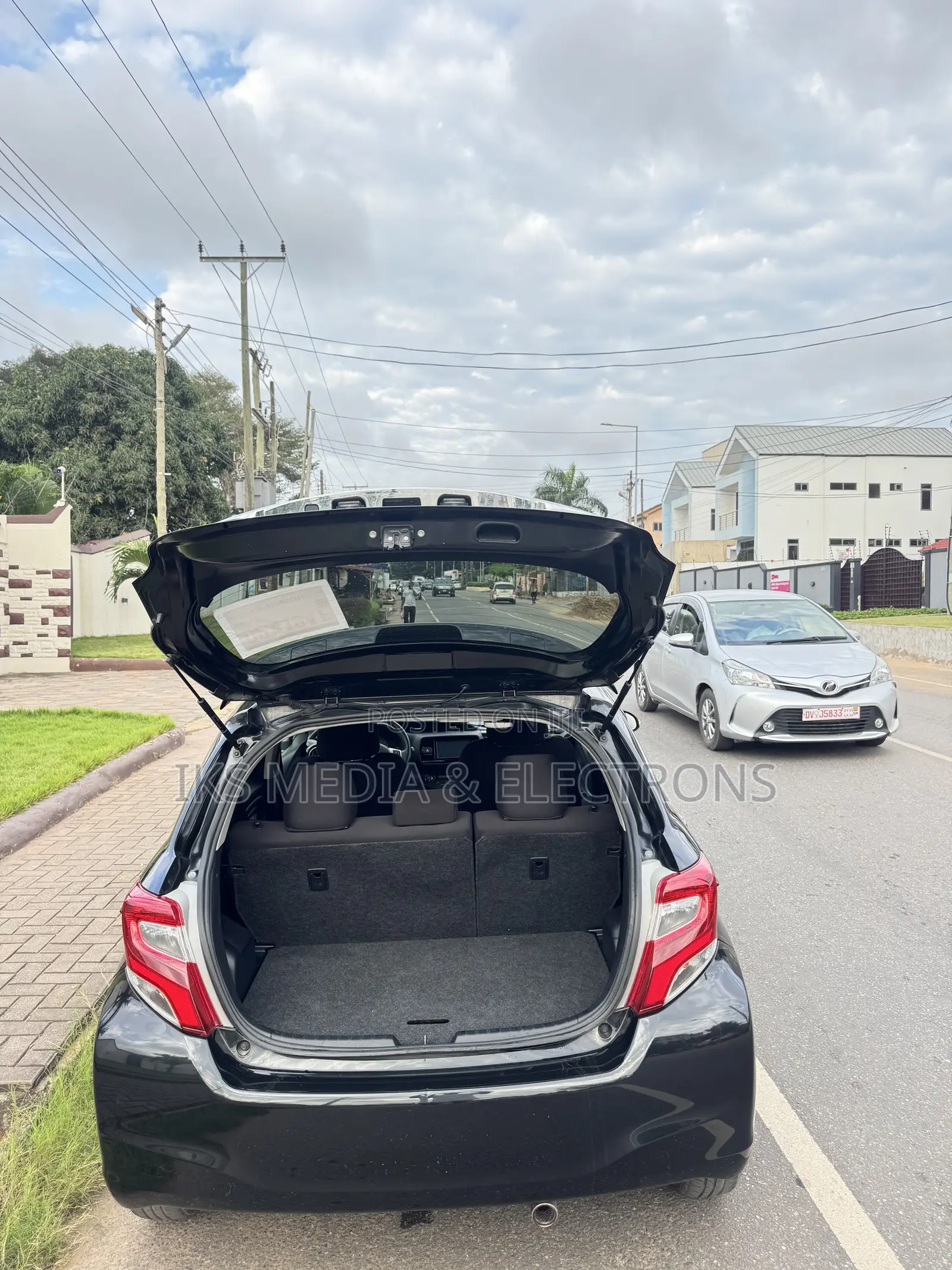 Toyota Vitz 1.3 FWD 5dr 2016 Black