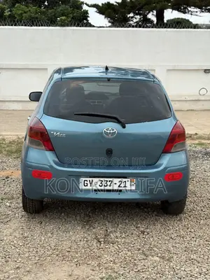 Toyota Vitz 1.5 FWD 5dr 2010 Blue