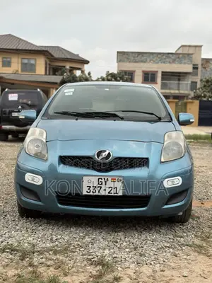 Toyota Vitz 1.5 FWD 5dr 2010 Blue