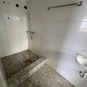 3bdrm Apartment in Little Roses Area for rent