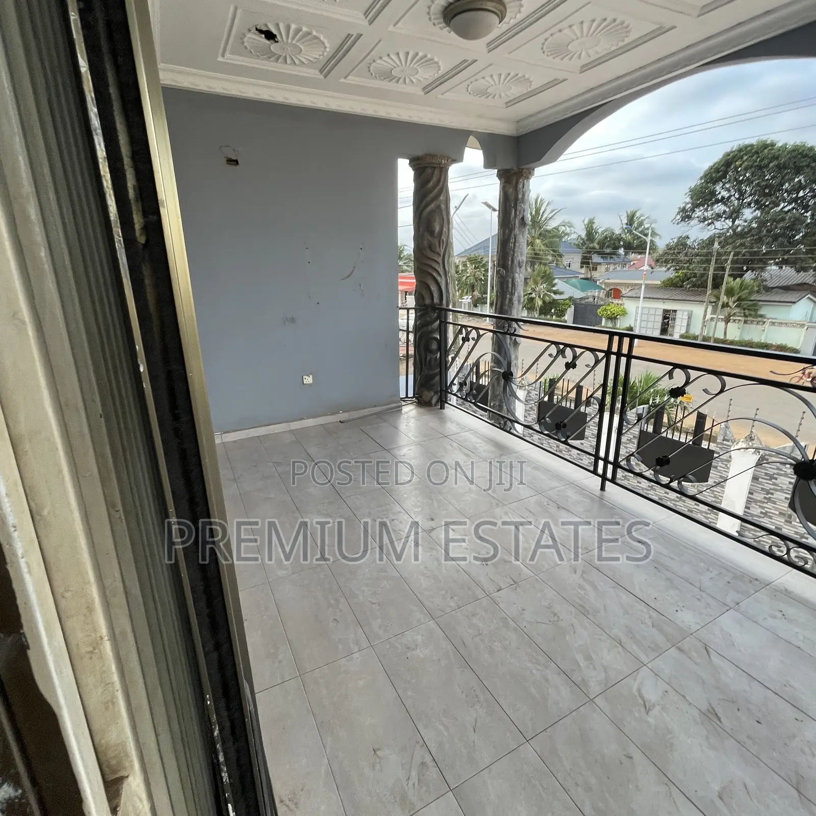 3bdrm Apartment in Little Roses Area for rent