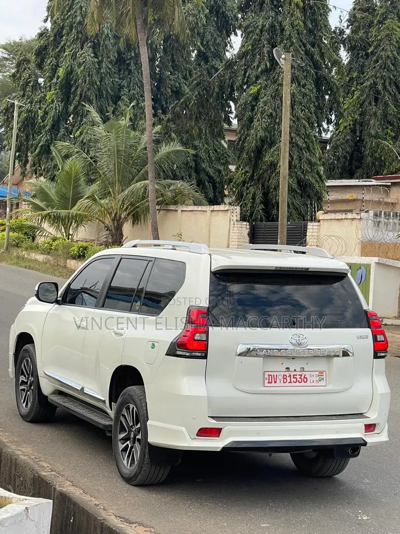 Toyota Land Cruiser Prado 2017 White