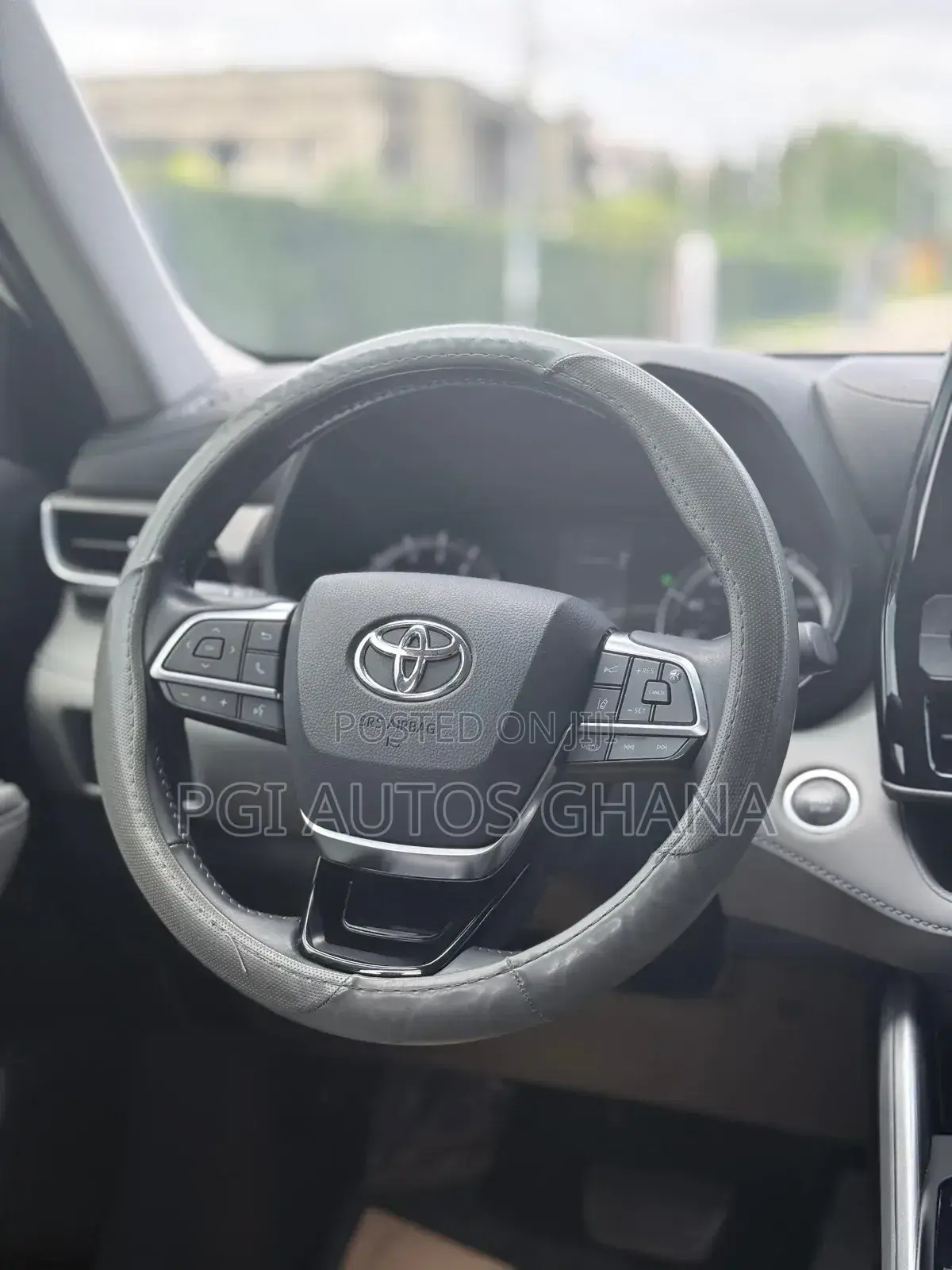 Toyota Highlander LE 2021 White