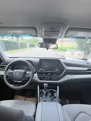 Toyota Highlander LE 2021 White