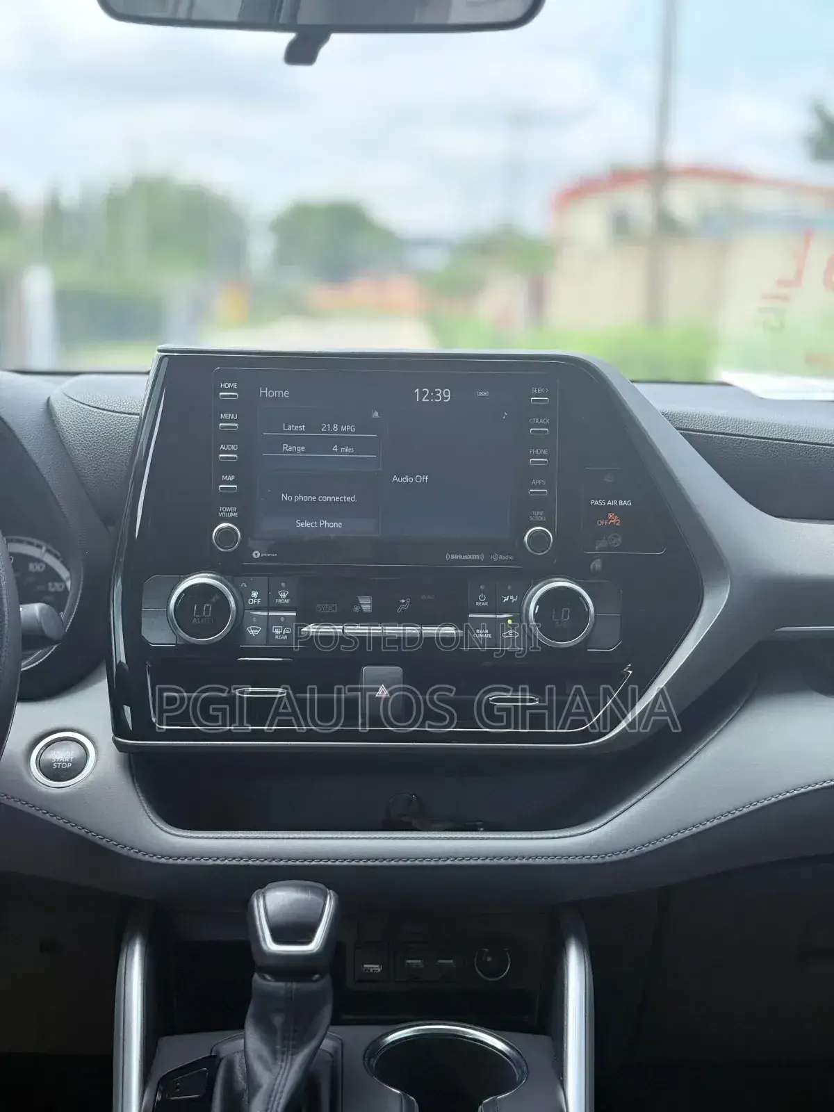 Toyota Highlander LE 2021 White