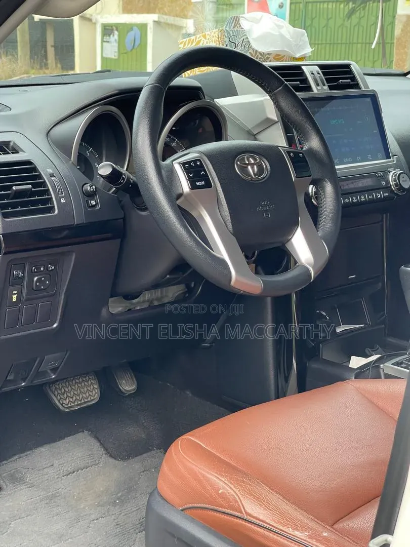 Toyota Land Cruiser Prado 2017 White