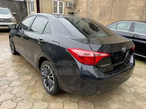 Toyota Corolla LE (1.8L 4cyl 2A) 2018 Black