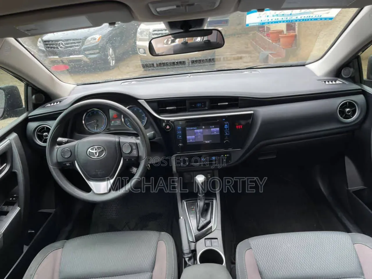 Toyota Corolla LE (1.8L 4cyl 2A) 2018 Black