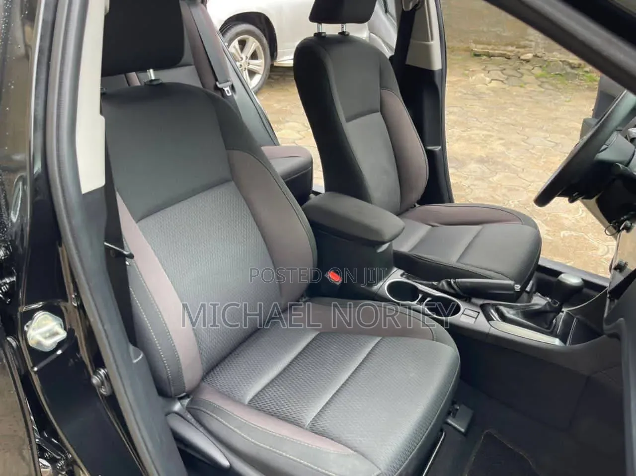 Toyota Corolla LE (1.8L 4cyl 2A) 2018 Black