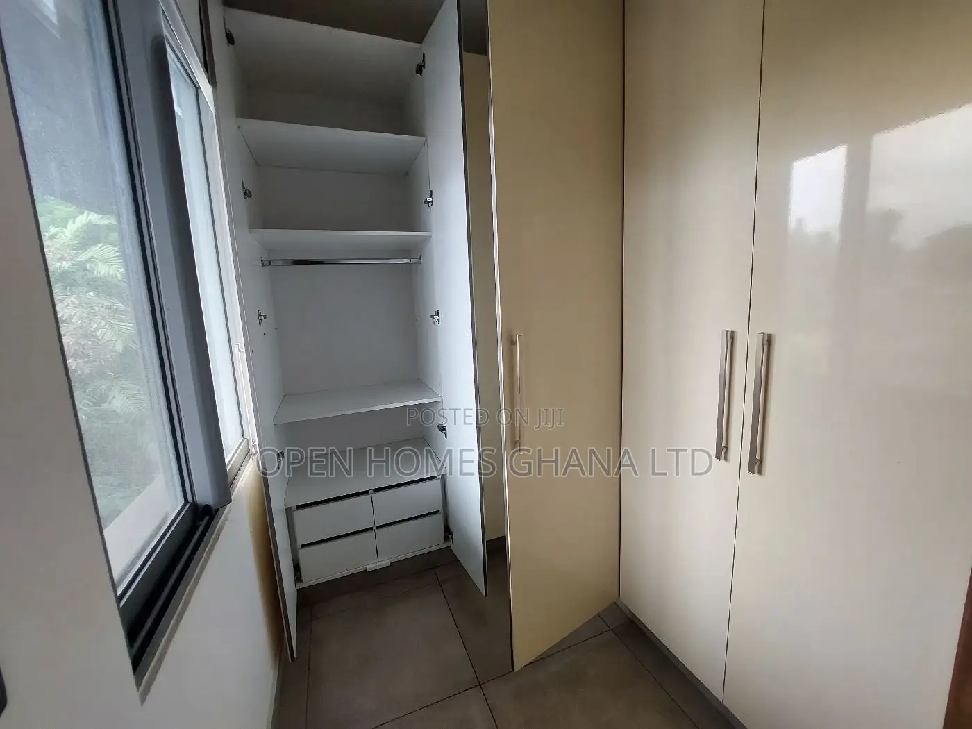 3bdrm Apartment in Coffee Shop Area for rent