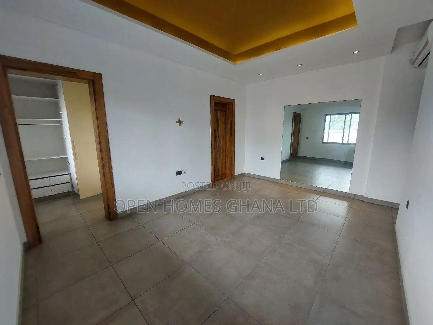 3bdrm Apartment in Coffee Shop Area for rent