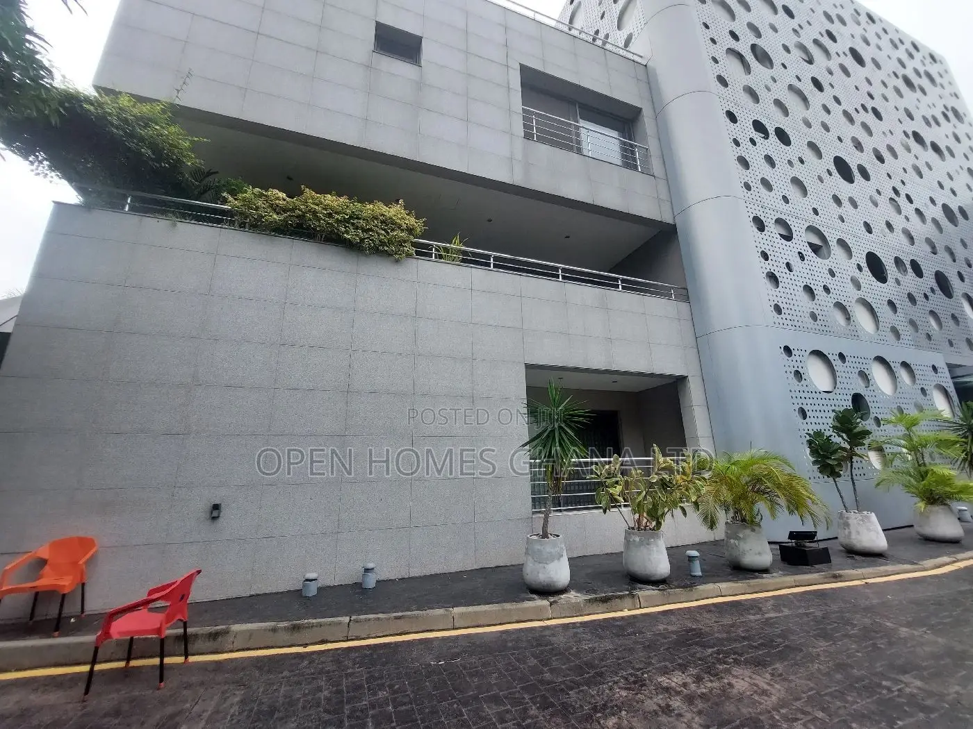 3bdrm Apartment in Coffee Shop Area for rent