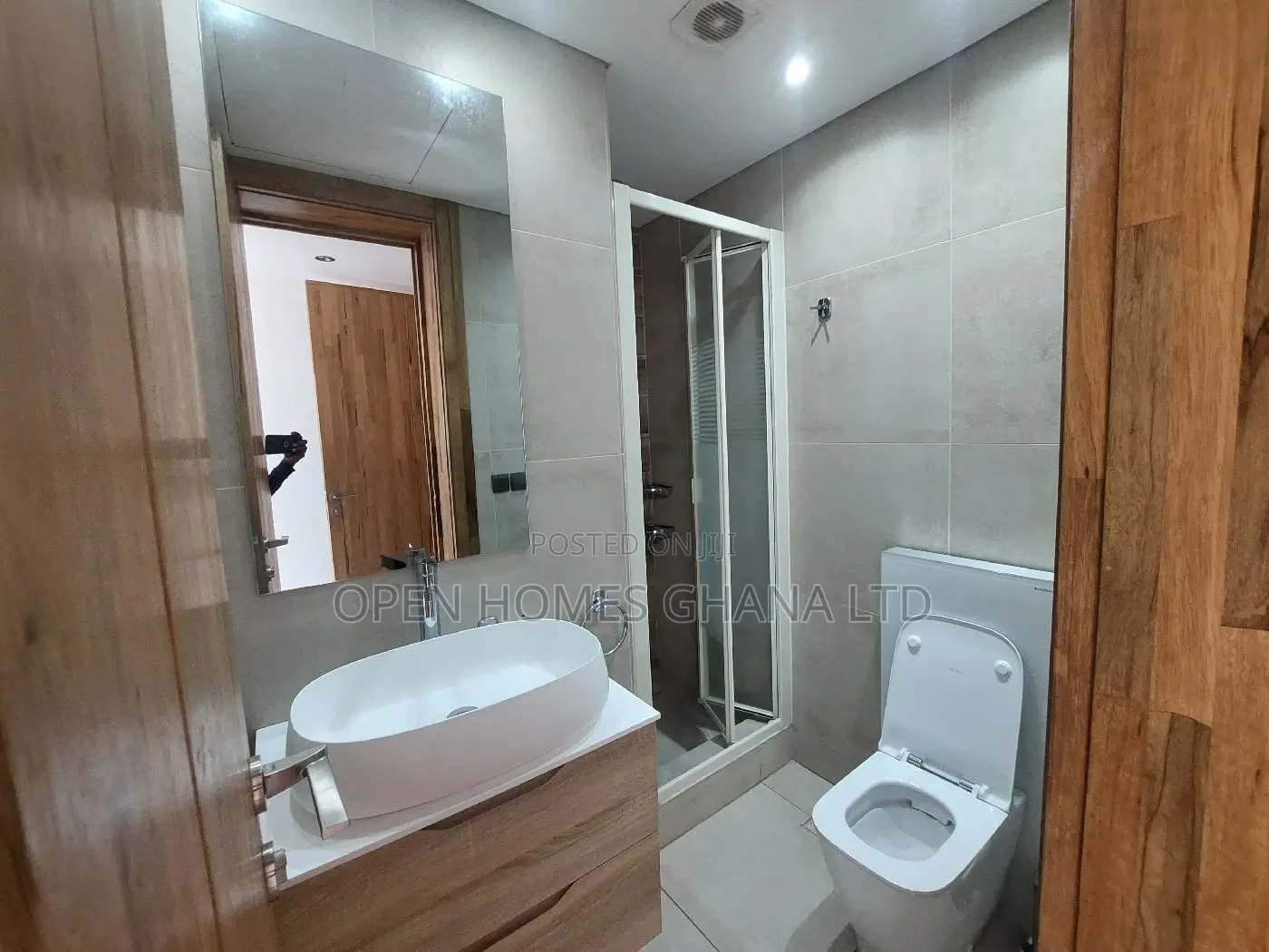 3bdrm Apartment in Coffee Shop Area for rent