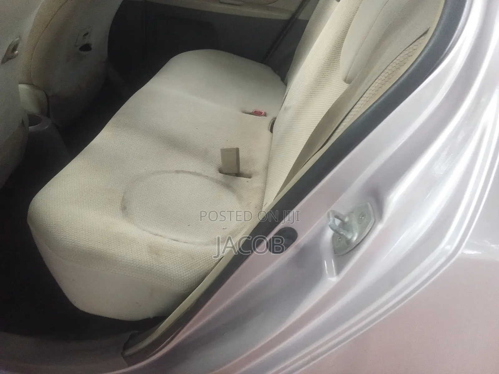 Toyota Vitz 2009 Silver